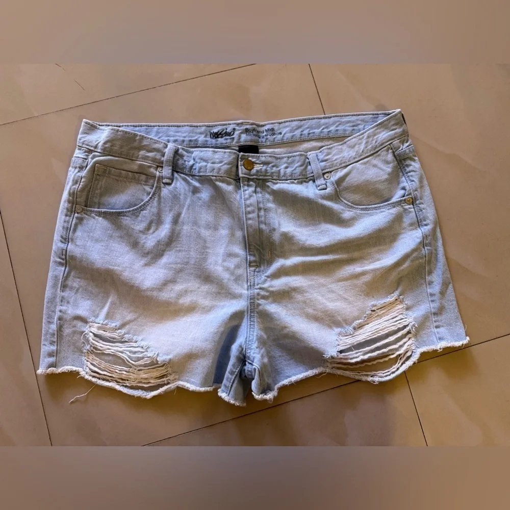 Mossimo boyfriend midi cut off denim shorts zippers pockets travel beach 16/33